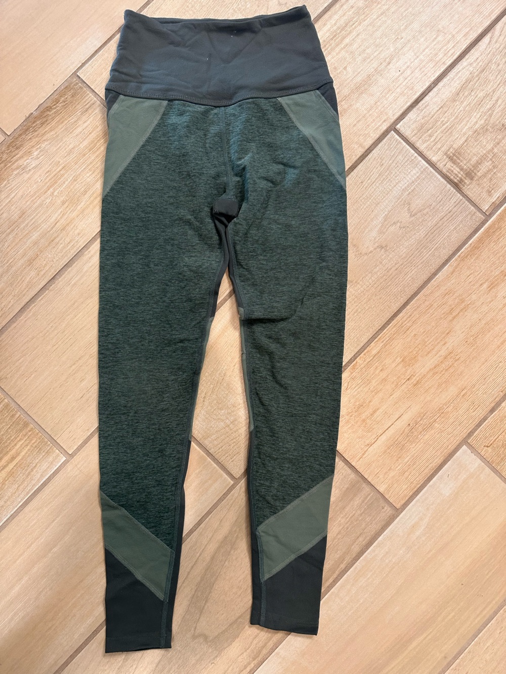 Beyond yoga green leggings